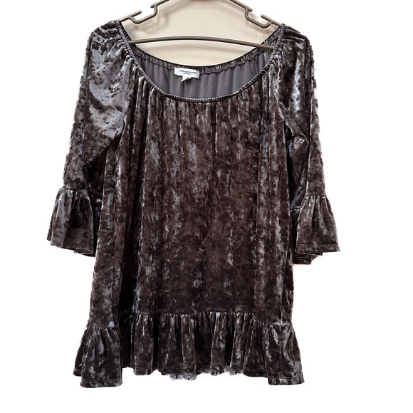 beachlunchlounge Tops - BeachLunchLounge Velvet
Off Shoulder Peasant Top 3/4 Bell Sleeves Relaxed Fit